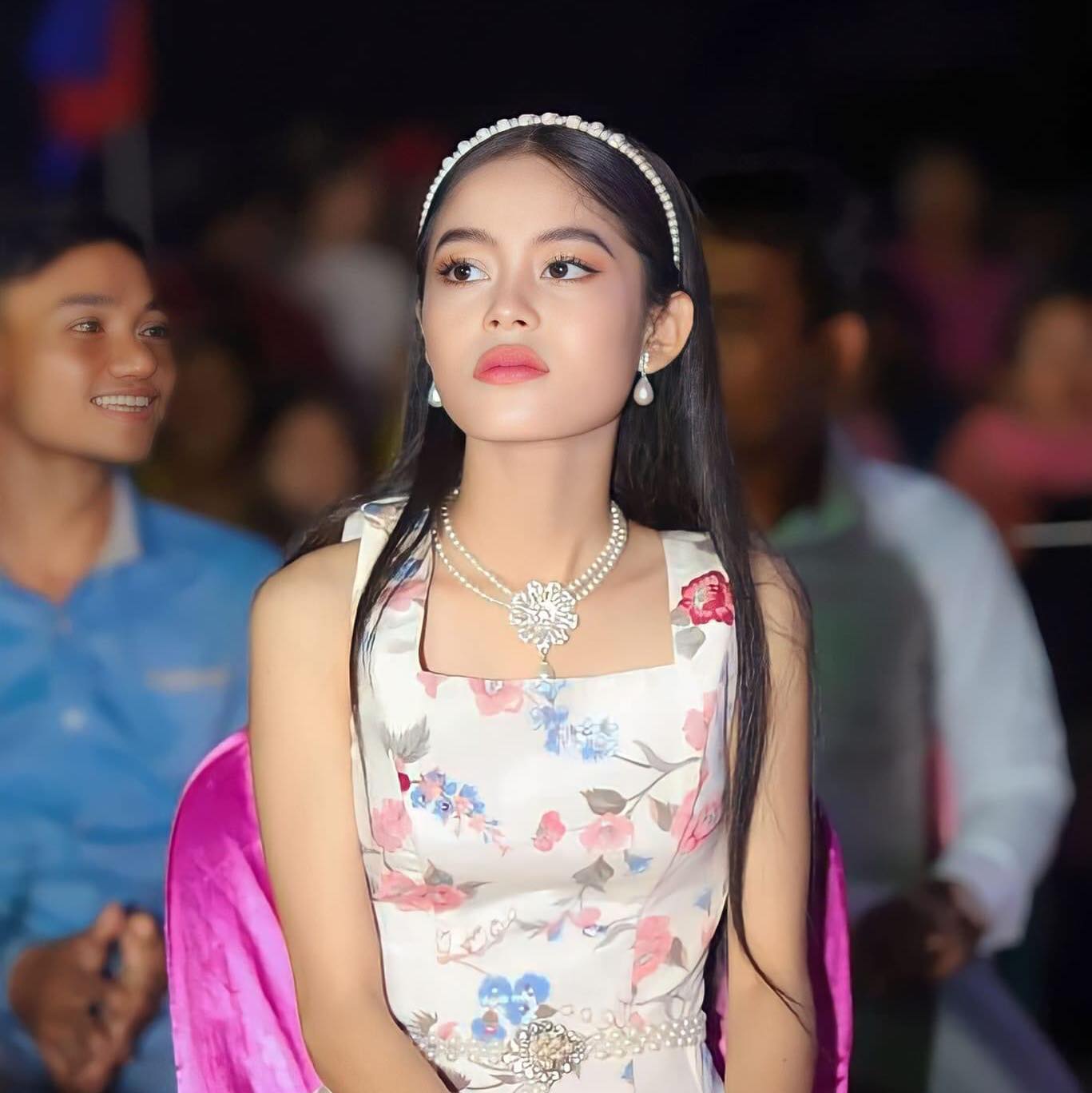 អោម វិច្ឆិកា